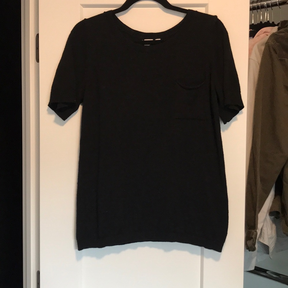 Gap black sweater tee